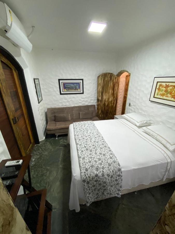 Castelinho Enseada 05 Suites *
